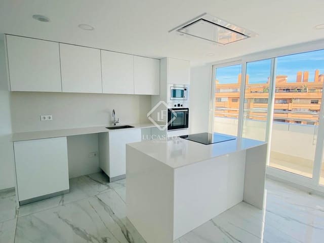 3 soverom Penthouse til leie i Valencia by med garasje - € 5 000 (Ref: 9360895)