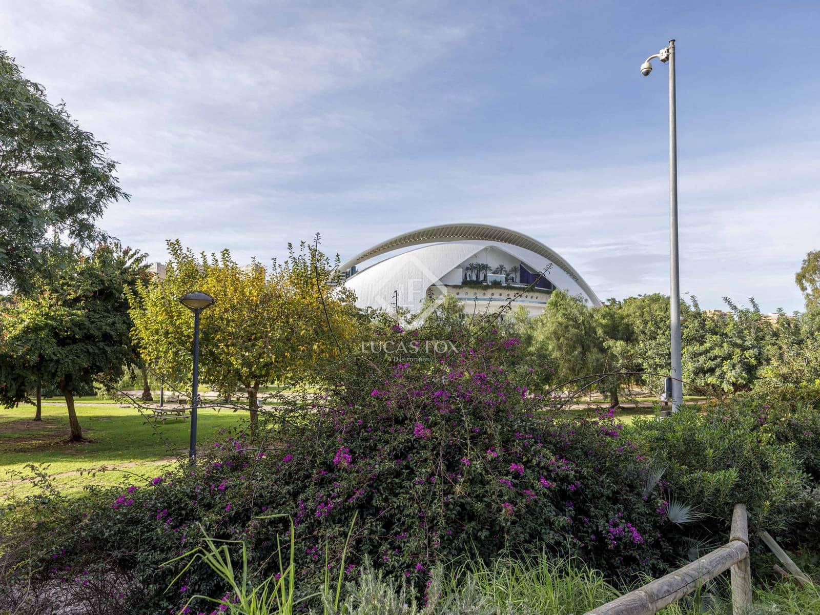 3 bedroom Penthouse for rent in Valencia city with garage - € 5,000 (Ref: 9360895)