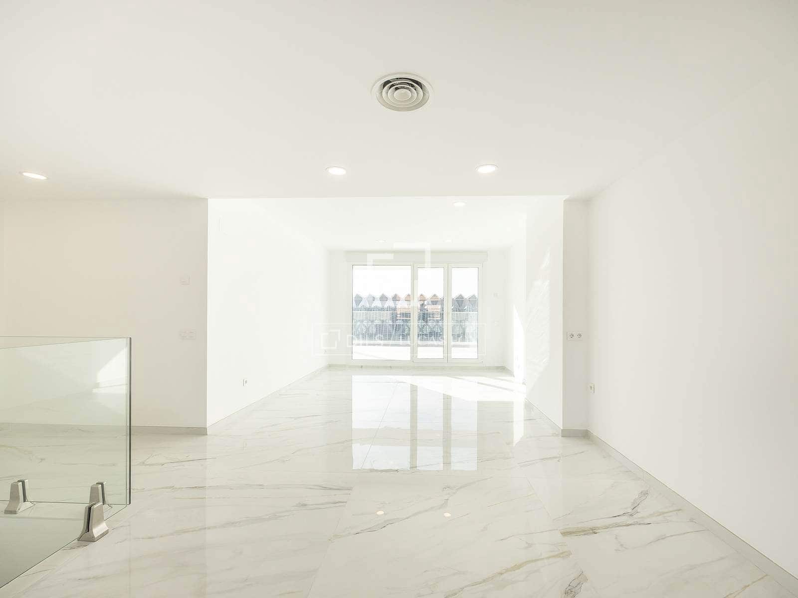 3 soverom Penthouse til leie i Valencia by med garasje - € 4 500 (Ref: 9360895)