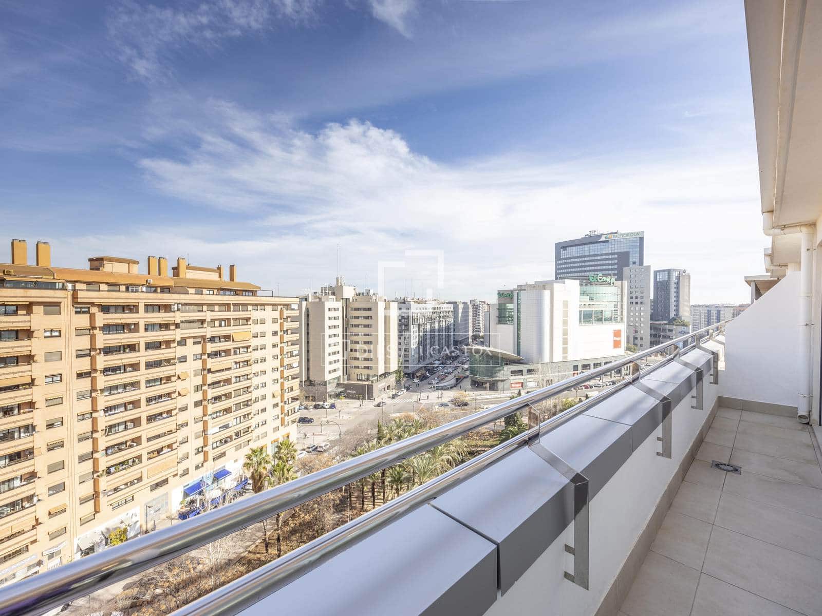 3 soverom Penthouse til leie i Valencia by med garasje - € 4 500 (Ref: 9360895)