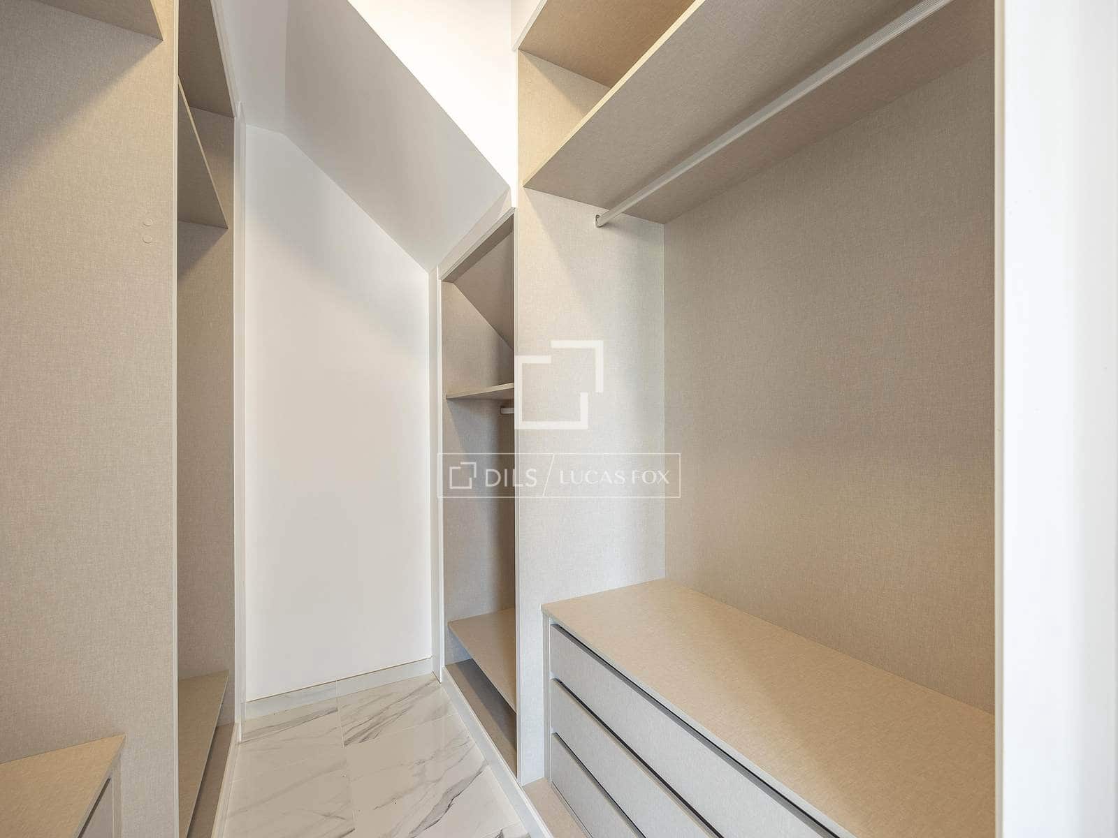 3 soverom Penthouse til leie i Valencia by med garasje - € 4 500 (Ref: 9360895)