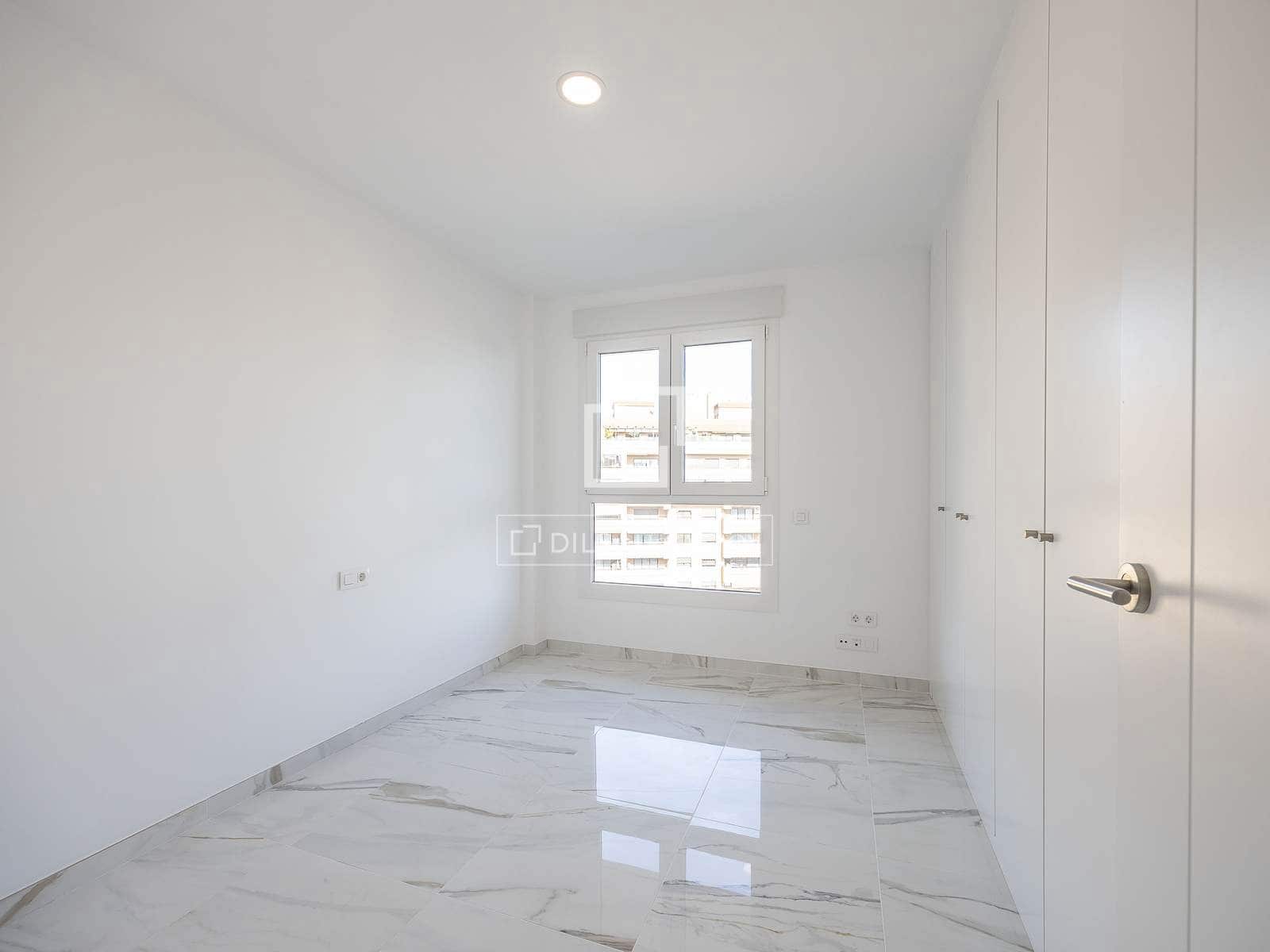 3 soverom Penthouse til leie i Valencia by med garasje - € 4 500 (Ref: 9360895)