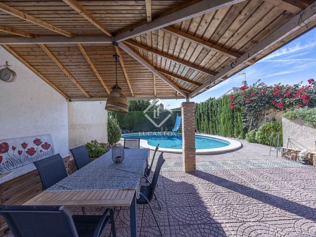 6 soverom Villa til salgs i L'Eliana med svømmebasseng garasje - € 680 000 (Ref: 9368877)