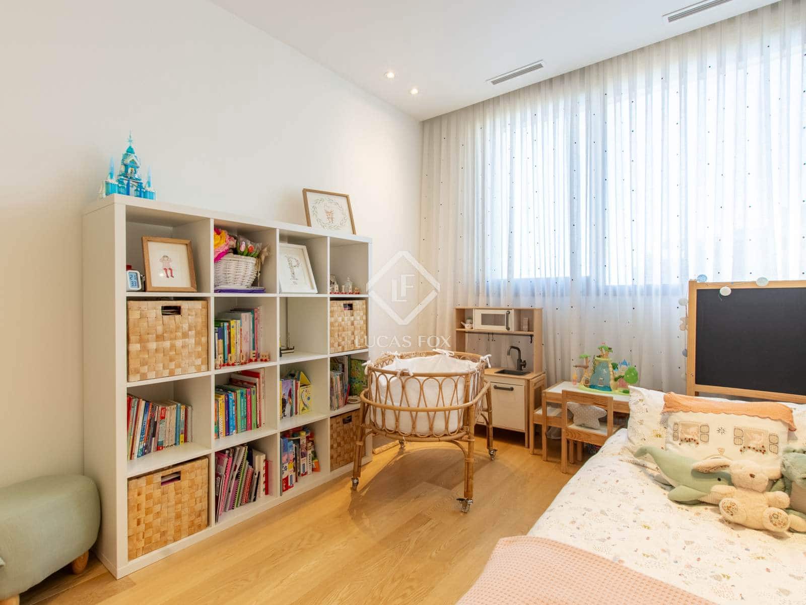 3 sypialnia Apartament na sprzedaż w Miasto Madryt z basenem garażem - 1 580 000 € (Ref: 9369074)