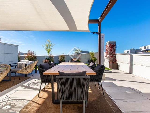 3 makuuhuone Huoneisto myytävänä paikassa Madrid kaupunki mukana uima-altaan 
autotalli - 1 580 000 € (Ref: 9369074)