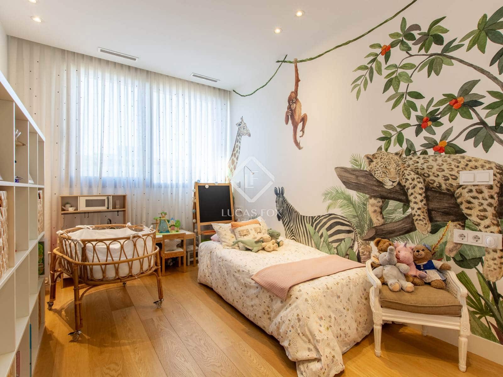 3 sypialnia Apartament na sprzedaż w Miasto Madryt z basenem garażem - 1 580 000 € (Ref: 9369074)