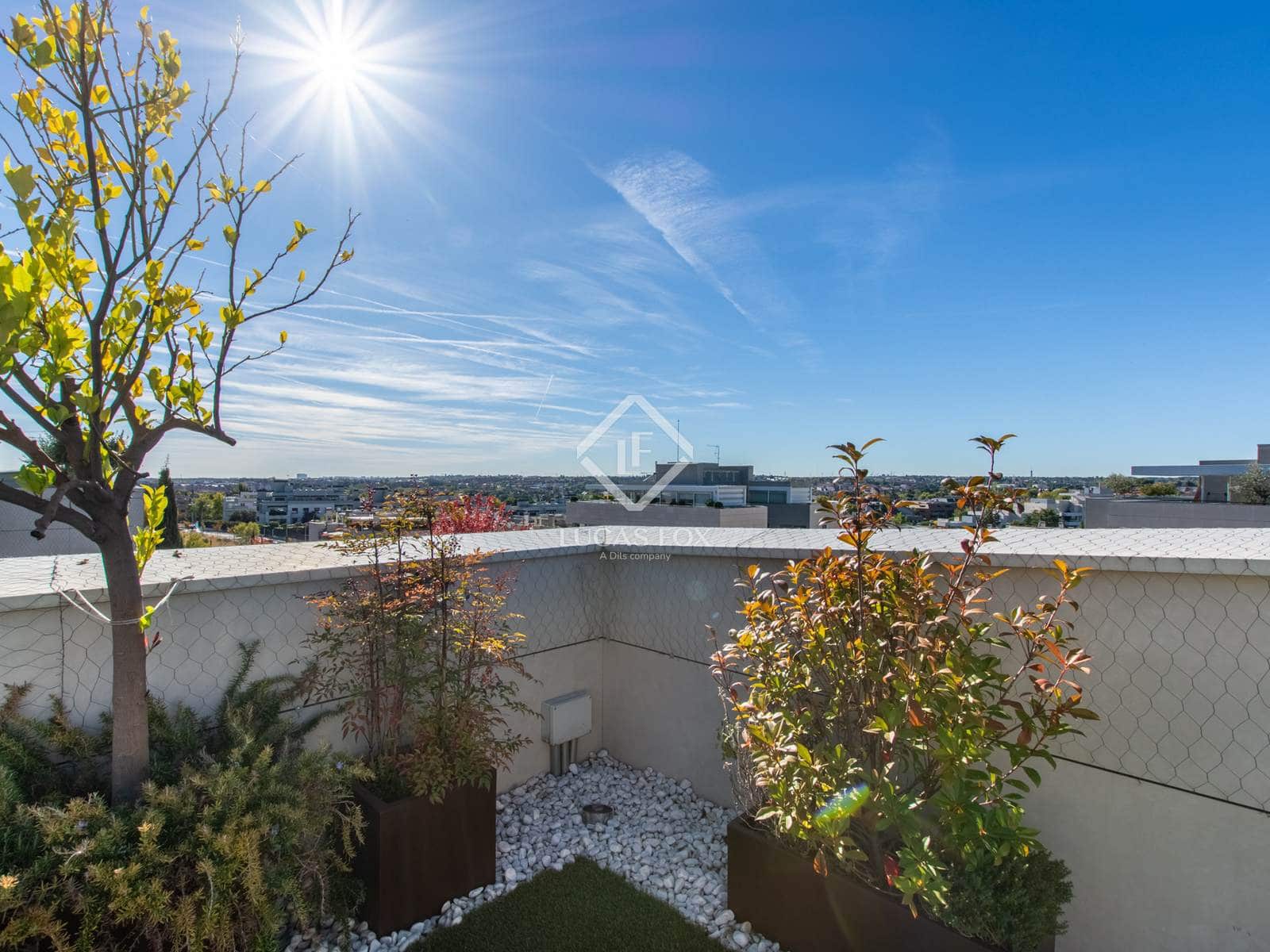 3 sypialnia Apartament na sprzedaż w Miasto Madryt z basenem garażem - 1 580 000 € (Ref: 9369074)