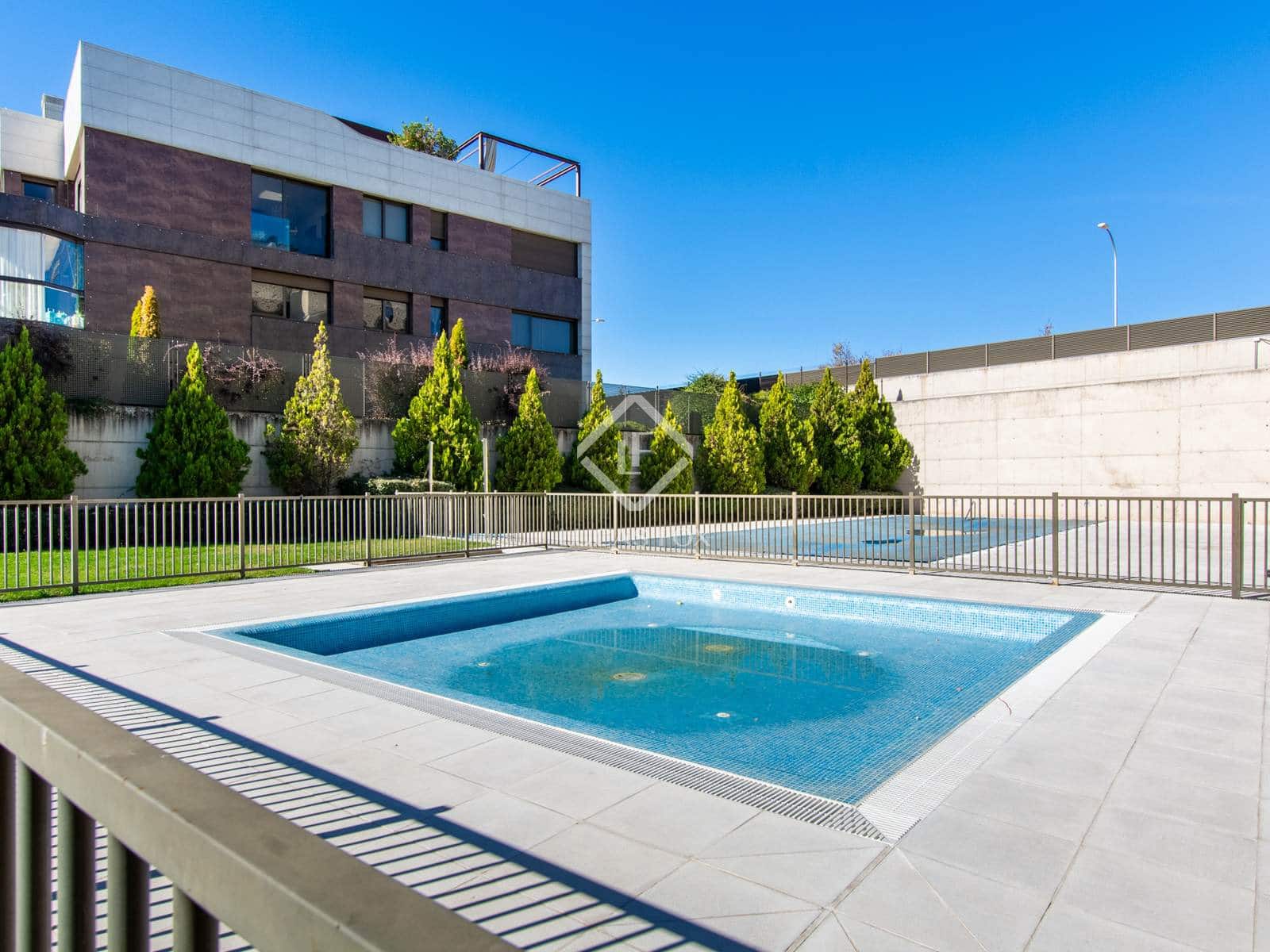 3 sypialnia Apartament na sprzedaż w Miasto Madryt z basenem garażem - 1 580 000 € (Ref: 9369074)