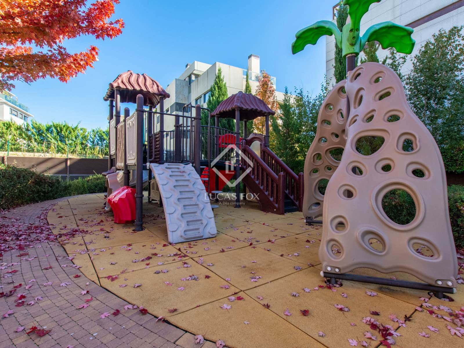 3 sypialnia Apartament na sprzedaż w Miasto Madryt z basenem garażem - 1 580 000 € (Ref: 9369074)