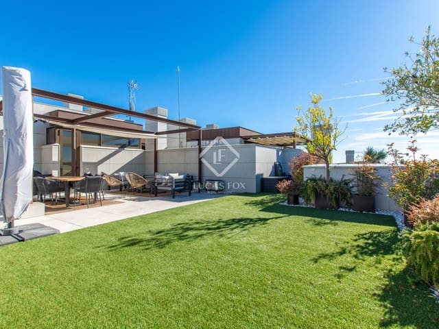 3 makuuhuone Huoneisto myytävänä paikassa Madrid kaupunki mukana uima-altaan 
autotalli - 1 580 000 € (Ref: 9369074)