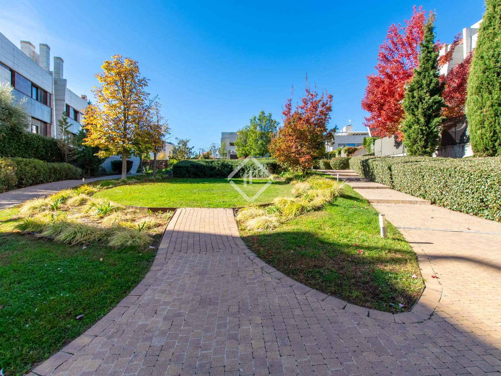 3 sypialnia Apartament na sprzedaż w Miasto Madryt z basenem garażem - 1 580 000 € (Ref: 9369074)