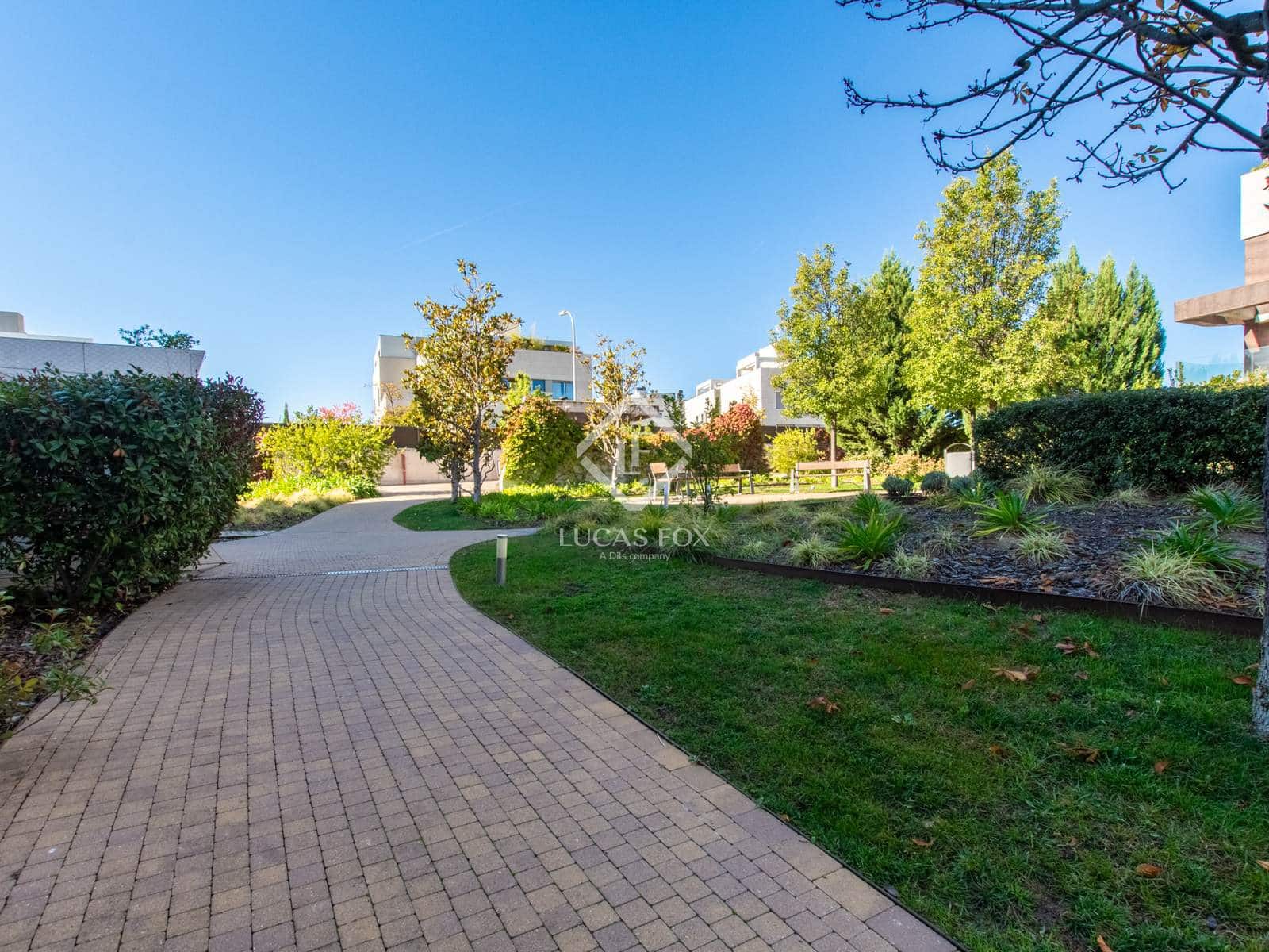 3 sypialnia Apartament na sprzedaż w Miasto Madryt z basenem garażem - 1 580 000 € (Ref: 9369074)