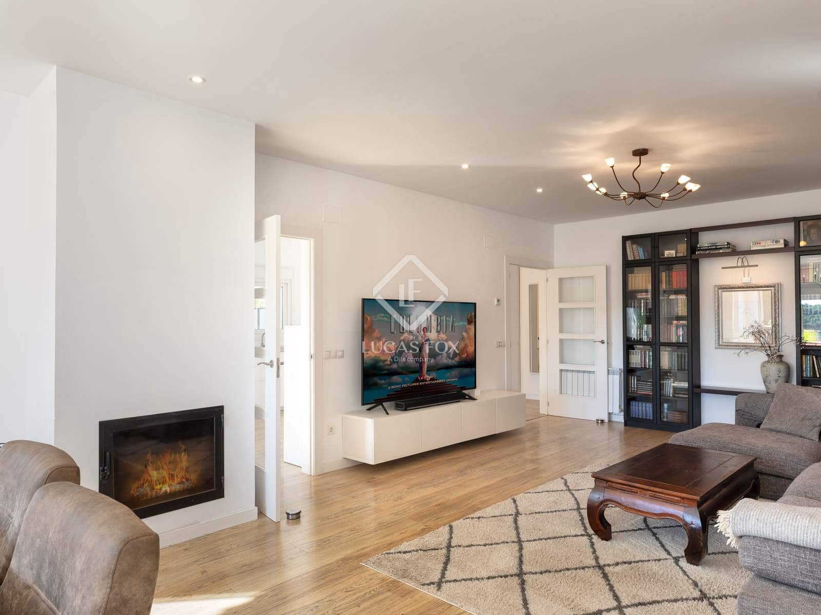 6 makuuhuone Huvila myytävänä paikassa Lloret de Mar mukana uima-altaan - 880 000 € (Ref: 9369298)