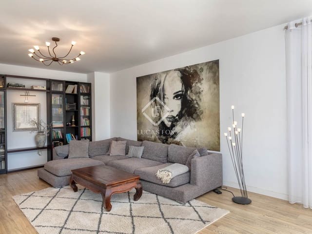 6 makuuhuone Huvila myytävänä paikassa Lloret de Mar mukana uima-altaan - 880 000 € (Ref: 9369298)