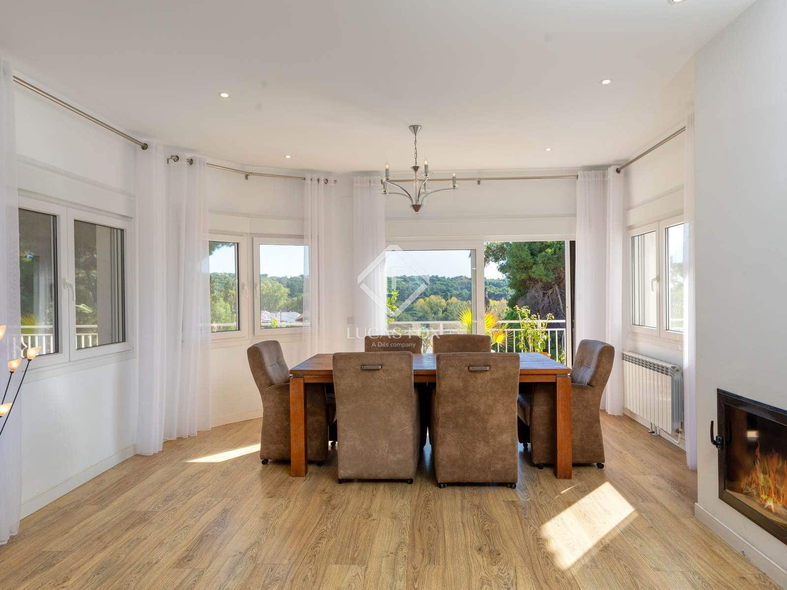 6 makuuhuone Huvila myytävänä paikassa Lloret de Mar mukana uima-altaan - 880 000 € (Ref: 9369298)