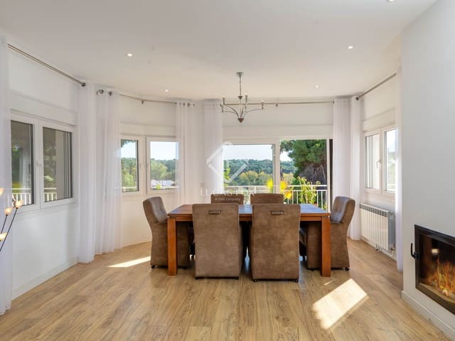 6 makuuhuone Huvila myytävänä paikassa Lloret de Mar mukana uima-altaan - 880 000 € (Ref: 9369298)