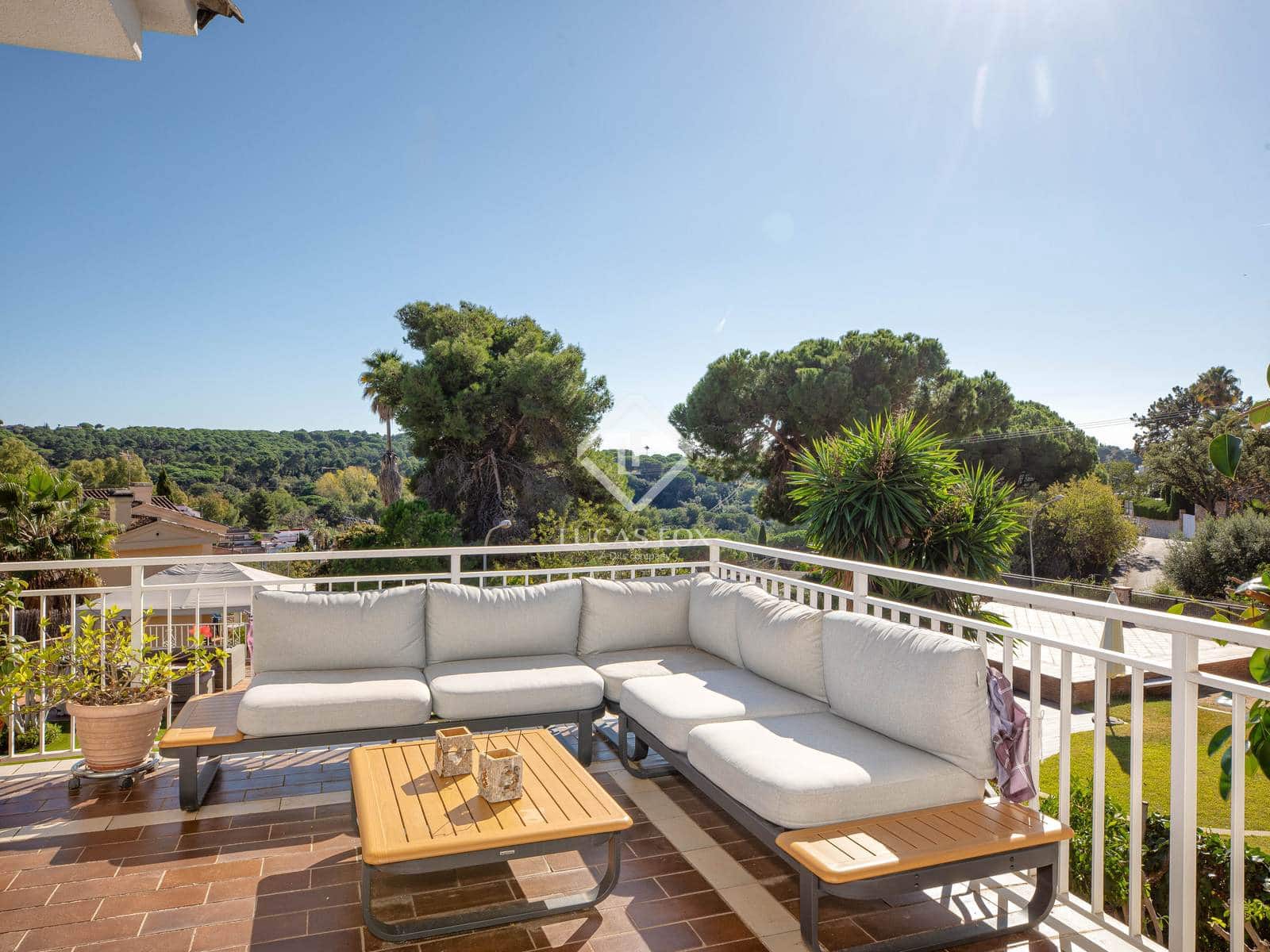 6 makuuhuone Huvila myytävänä paikassa Lloret de Mar mukana uima-altaan - 880 000 € (Ref: 9369298)