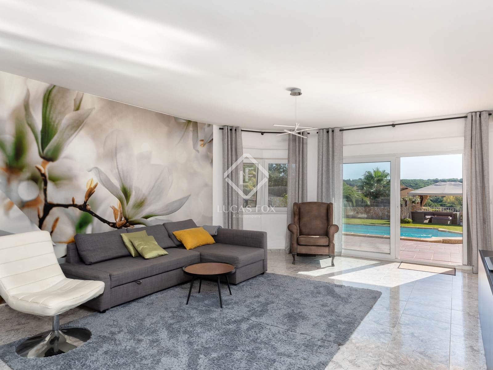 6 makuuhuone Huvila myytävänä paikassa Lloret de Mar mukana uima-altaan - 880 000 € (Ref: 9369298)