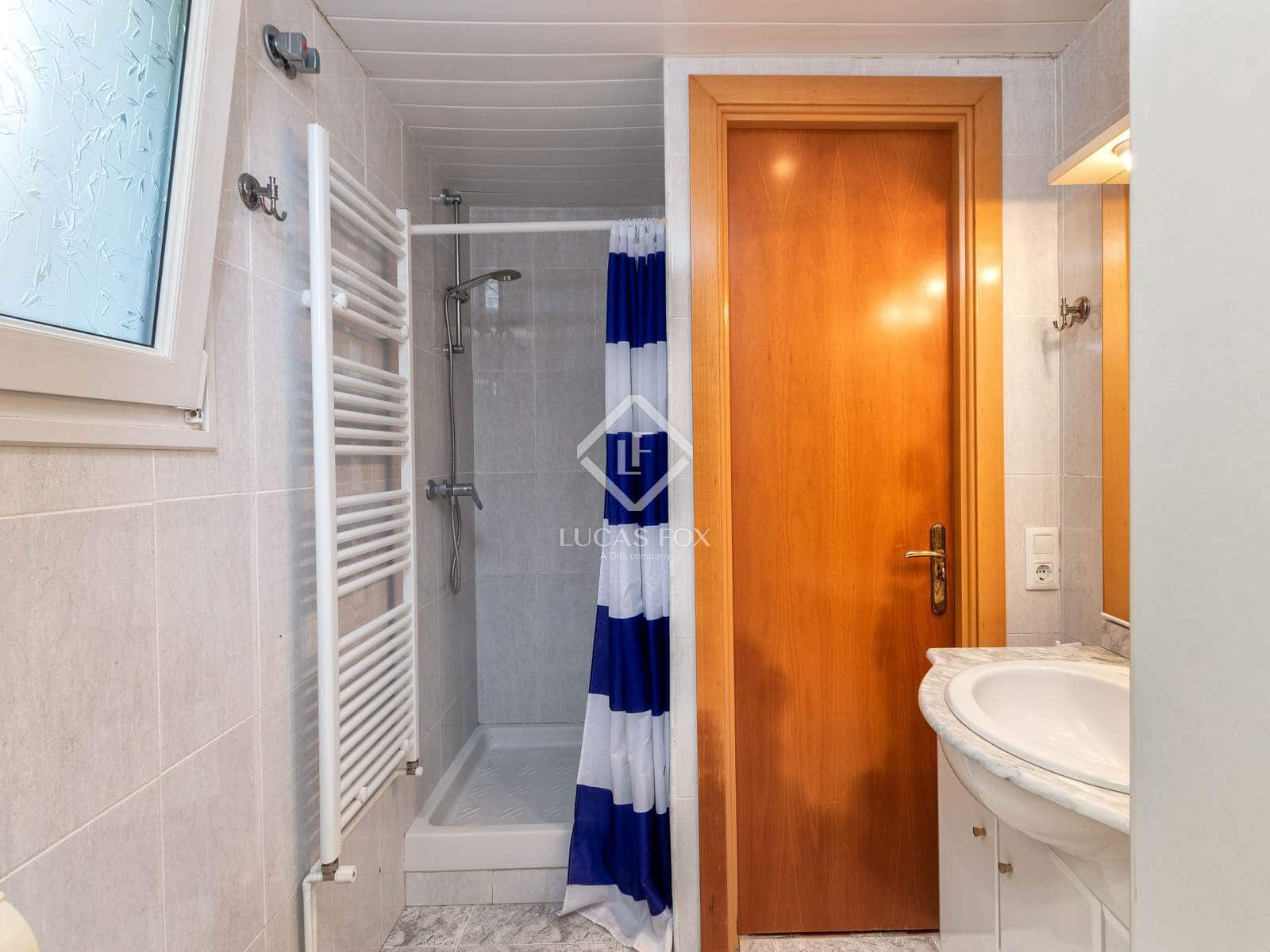 6 makuuhuone Huvila myytävänä paikassa Lloret de Mar mukana uima-altaan - 880 000 € (Ref: 9369298)