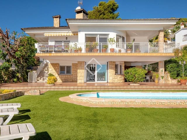 6 makuuhuone Huvila myytävänä paikassa Lloret de Mar mukana uima-altaan - 880 000 € (Ref: 9369298)