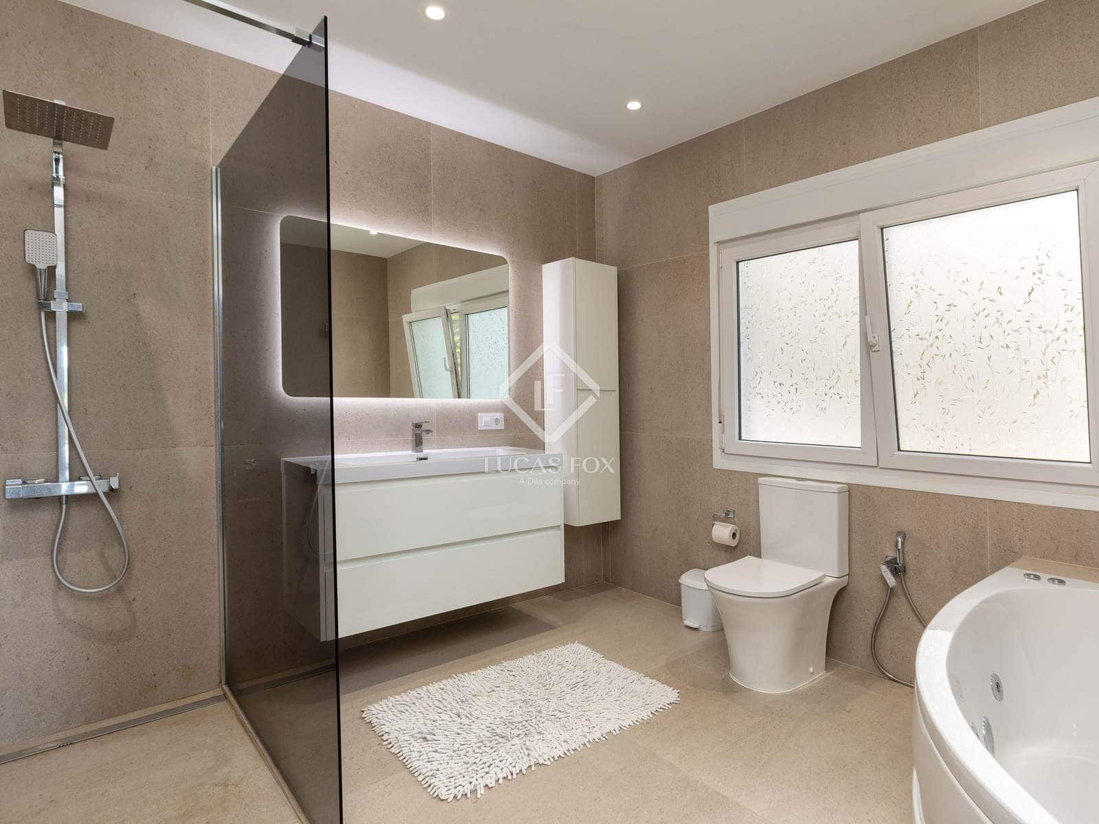 6 makuuhuone Huvila myytävänä paikassa Lloret de Mar mukana uima-altaan - 880 000 € (Ref: 9369298)