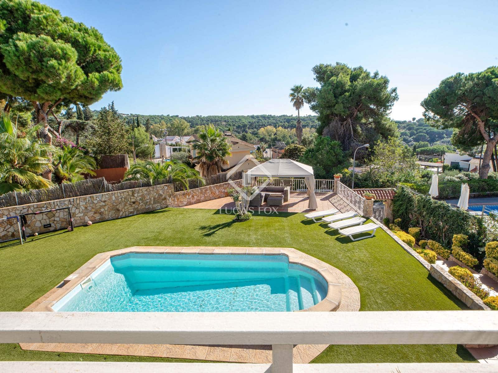 6 makuuhuone Huvila myytävänä paikassa Lloret de Mar mukana uima-altaan - 880 000 € (Ref: 9369298)