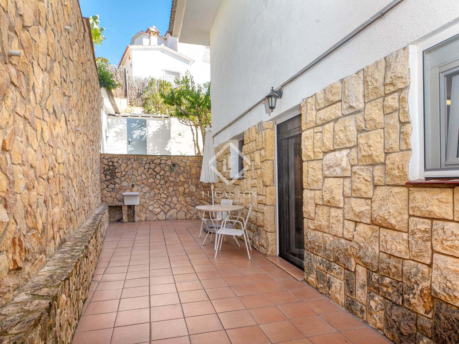 6 makuuhuone Huvila myytävänä paikassa Lloret de Mar mukana uima-altaan - 880 000 € (Ref: 9369298)