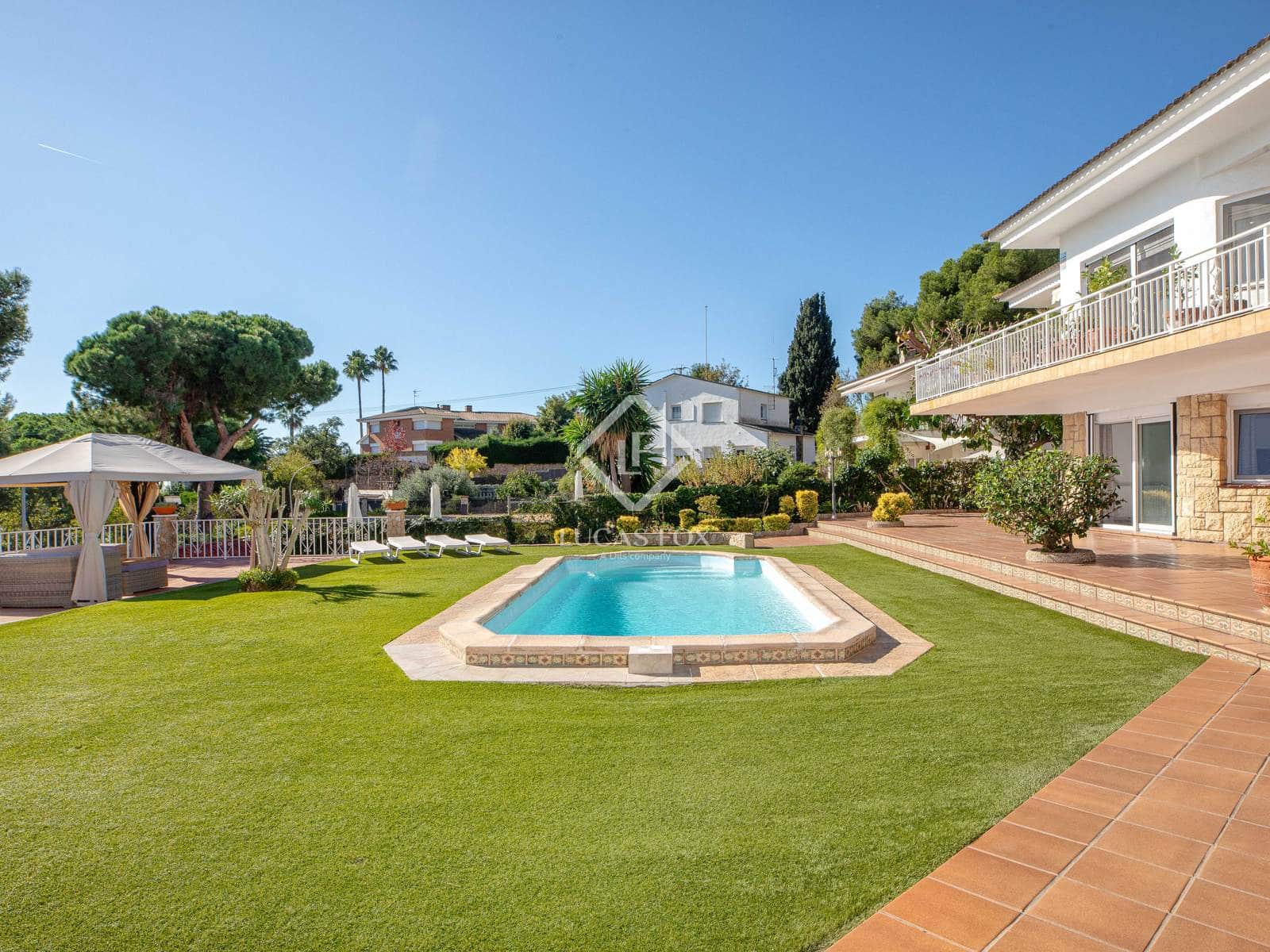 6 makuuhuone Huvila myytävänä paikassa Lloret de Mar mukana uima-altaan - 880 000 € (Ref: 9369298)