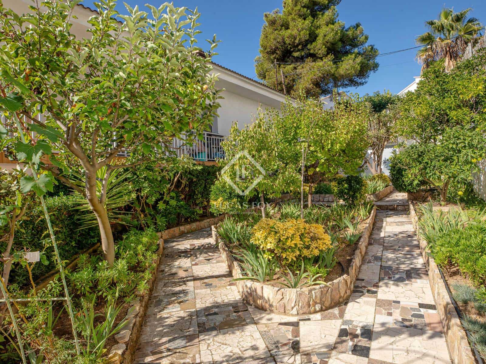 6 makuuhuone Huvila myytävänä paikassa Lloret de Mar mukana uima-altaan - 880 000 € (Ref: 9369298)