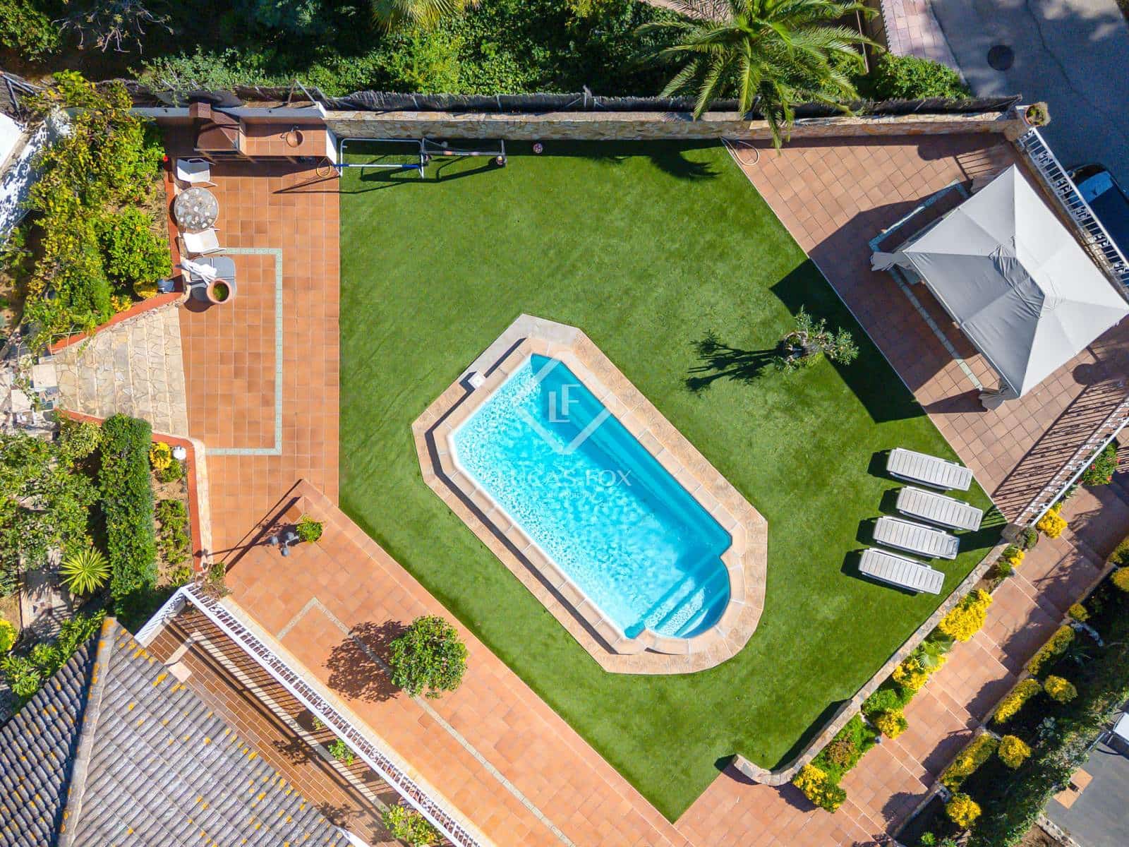 6 makuuhuone Huvila myytävänä paikassa Lloret de Mar mukana uima-altaan - 880 000 € (Ref: 9369298)