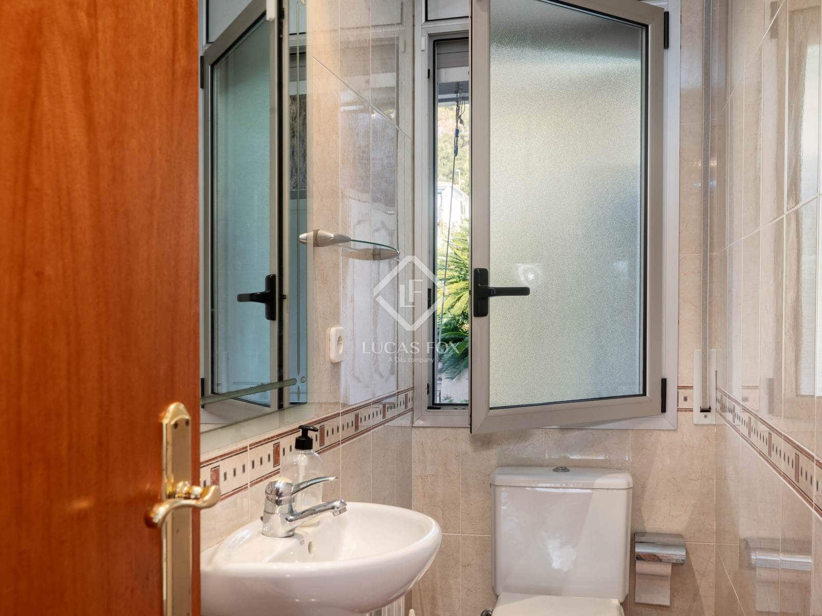 3 slaapkamer Villa te koop in Lloret de Mar met zwembad garage - € 650.000 (Ref: 9371353)