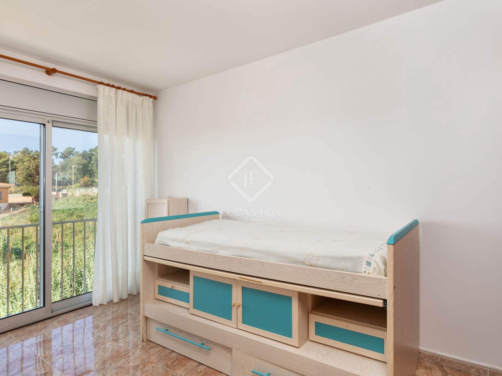 3 slaapkamer Villa te koop in Lloret de Mar met zwembad garage - € 650.000 (Ref: 9371353)