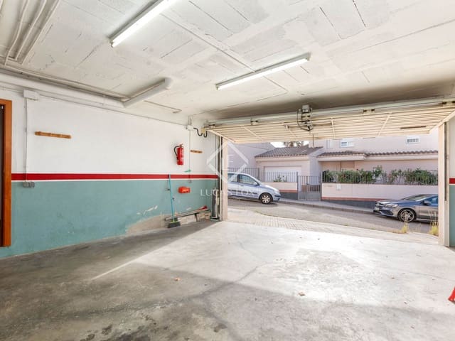 3 slaapkamer Villa te koop in Lloret de Mar met zwembad garage - € 650.000 (Ref: 9371353)