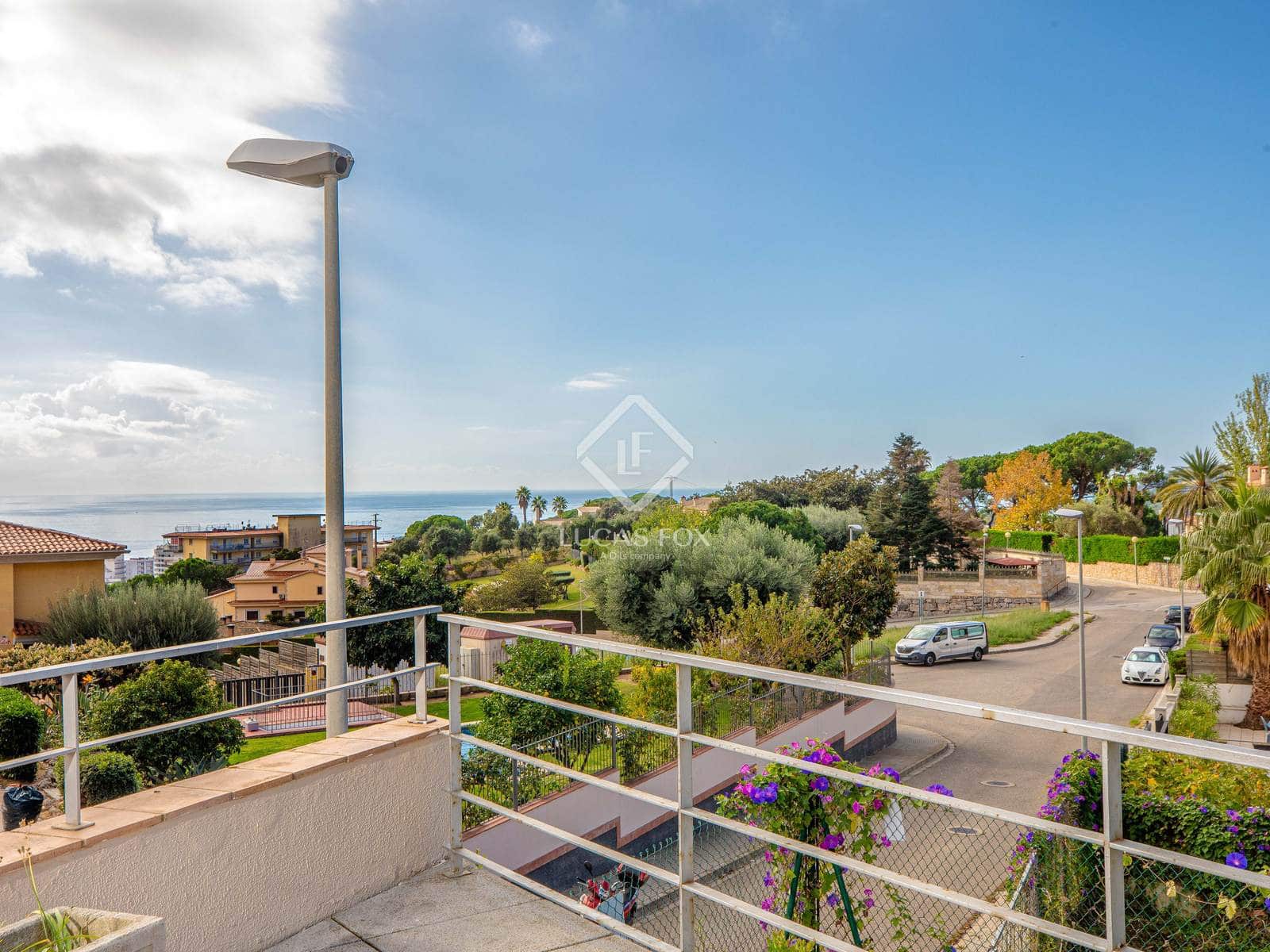 3 slaapkamer Villa te koop in Lloret de Mar met zwembad garage - € 650.000 (Ref: 9371353)