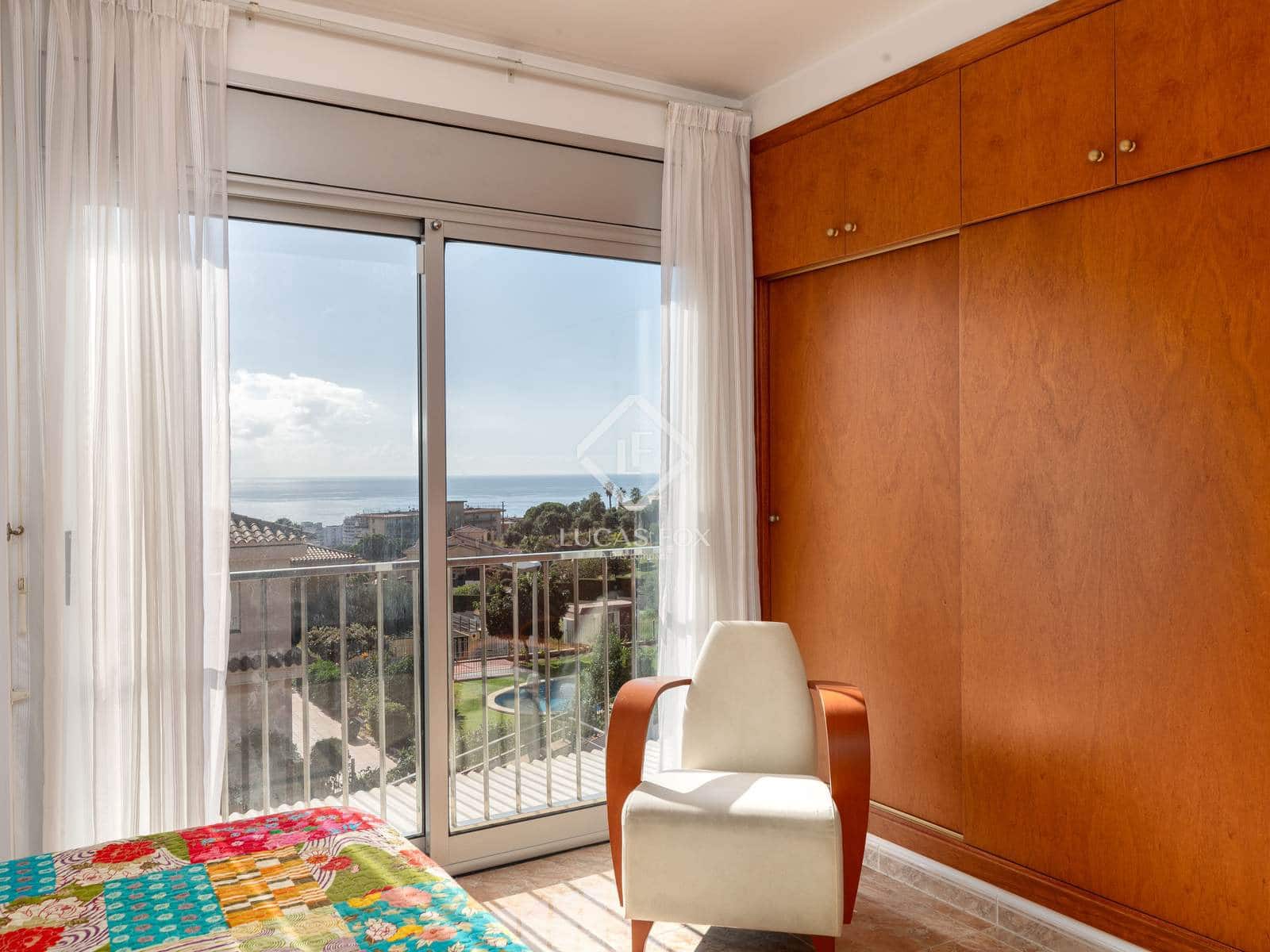 3 slaapkamer Villa te koop in Lloret de Mar met zwembad garage - € 650.000 (Ref: 9371353)