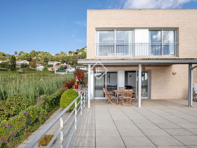 3 slaapkamer Villa te koop in Lloret de Mar met zwembad garage - € 650.000 (Ref: 9371353)