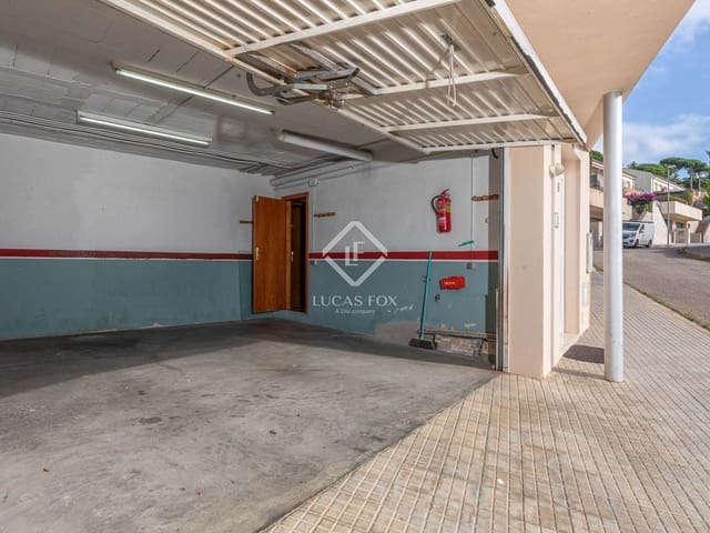 3 slaapkamer Villa te koop in Lloret de Mar met zwembad garage - € 650.000 (Ref: 9371353)