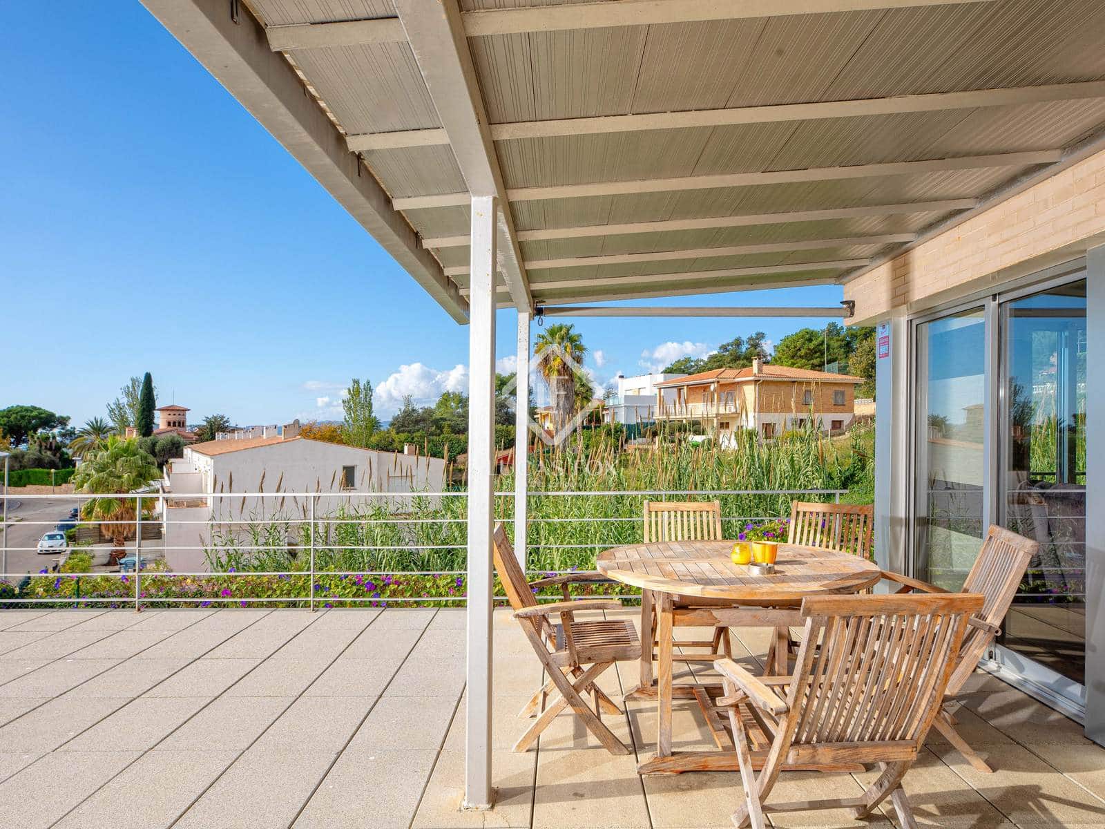 3 slaapkamer Villa te koop in Lloret de Mar met zwembad garage - € 650.000 (Ref: 9371353)