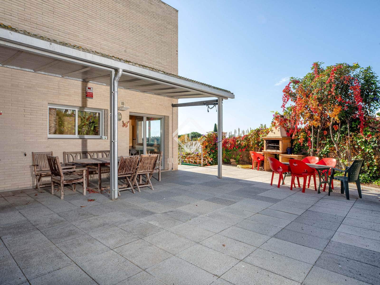 3 slaapkamer Villa te koop in Lloret de Mar met zwembad garage - € 650.000 (Ref: 9371353)