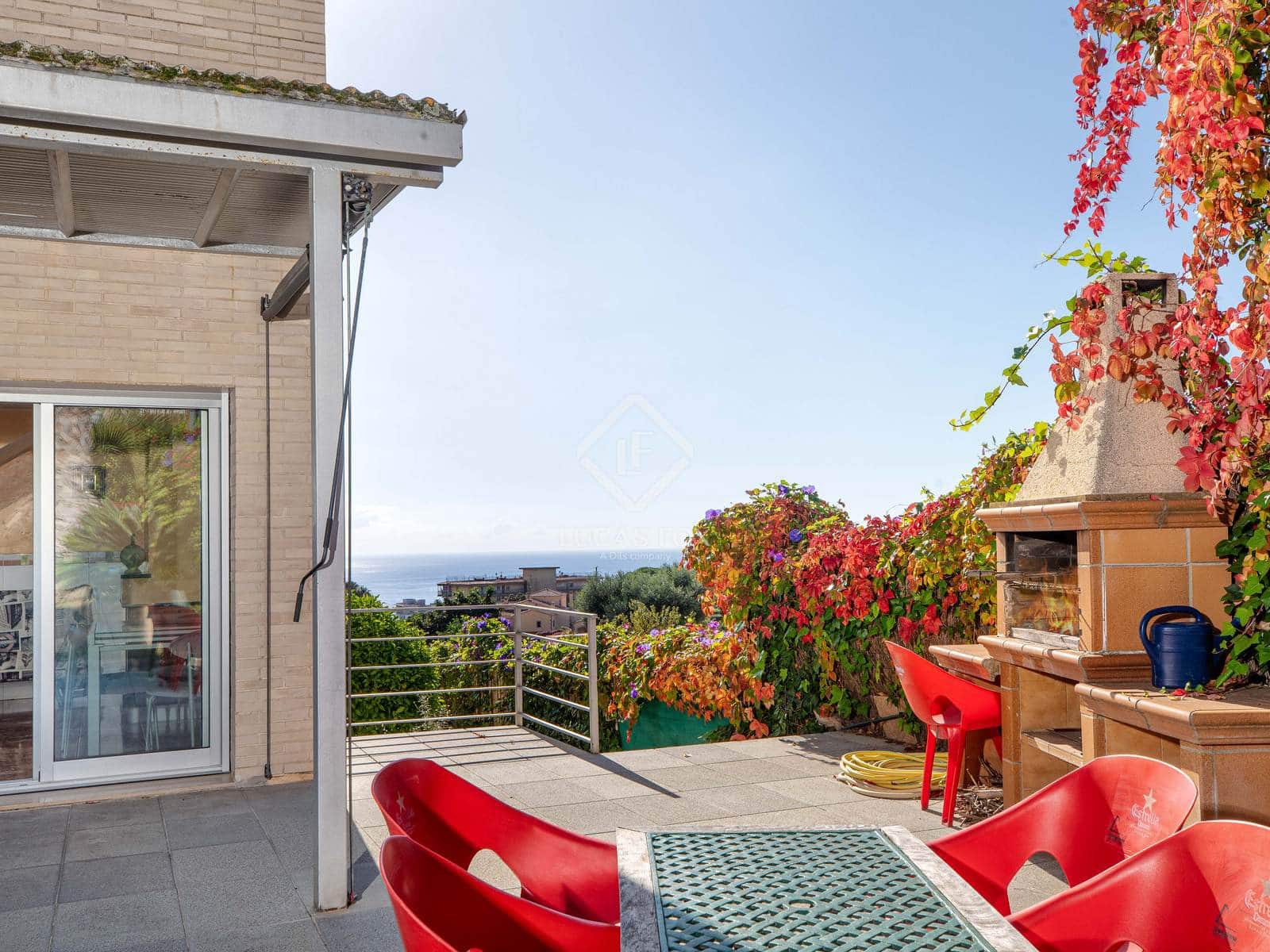 3 slaapkamer Villa te koop in Lloret de Mar met zwembad garage - € 650.000 (Ref: 9371353)