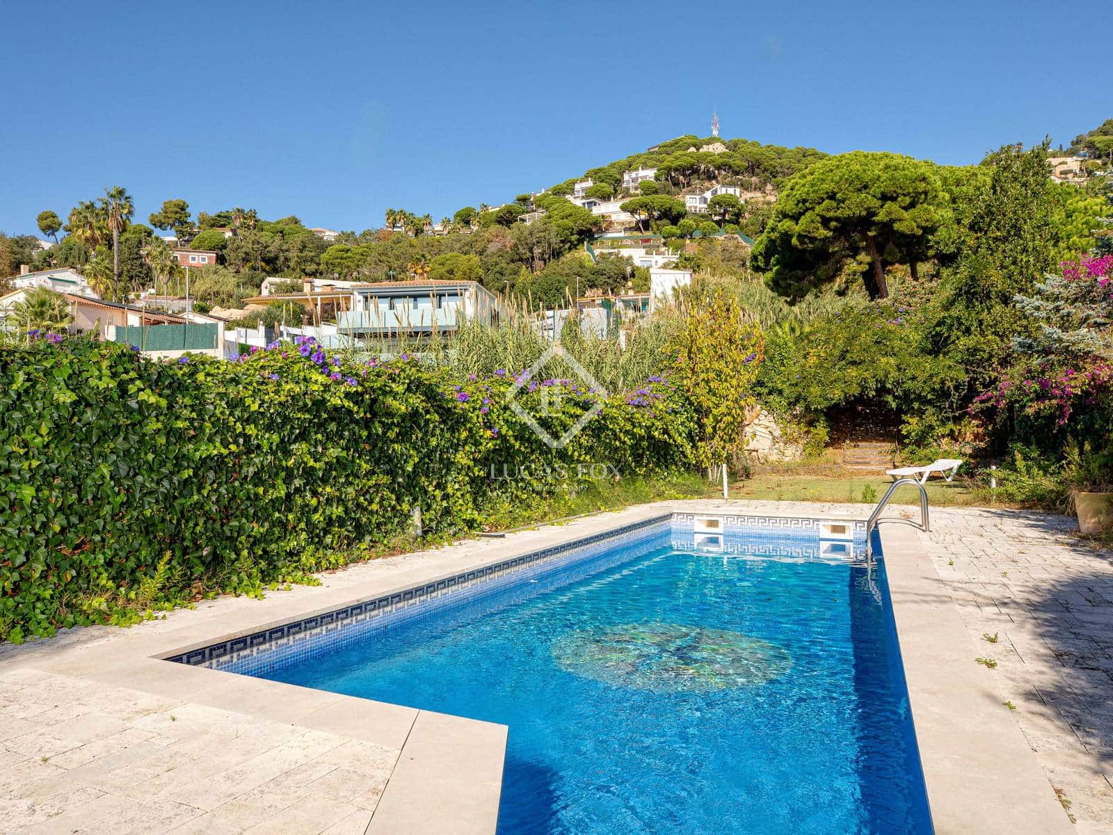 3 slaapkamer Villa te koop in Lloret de Mar met zwembad garage - € 650.000 (Ref: 9371353)