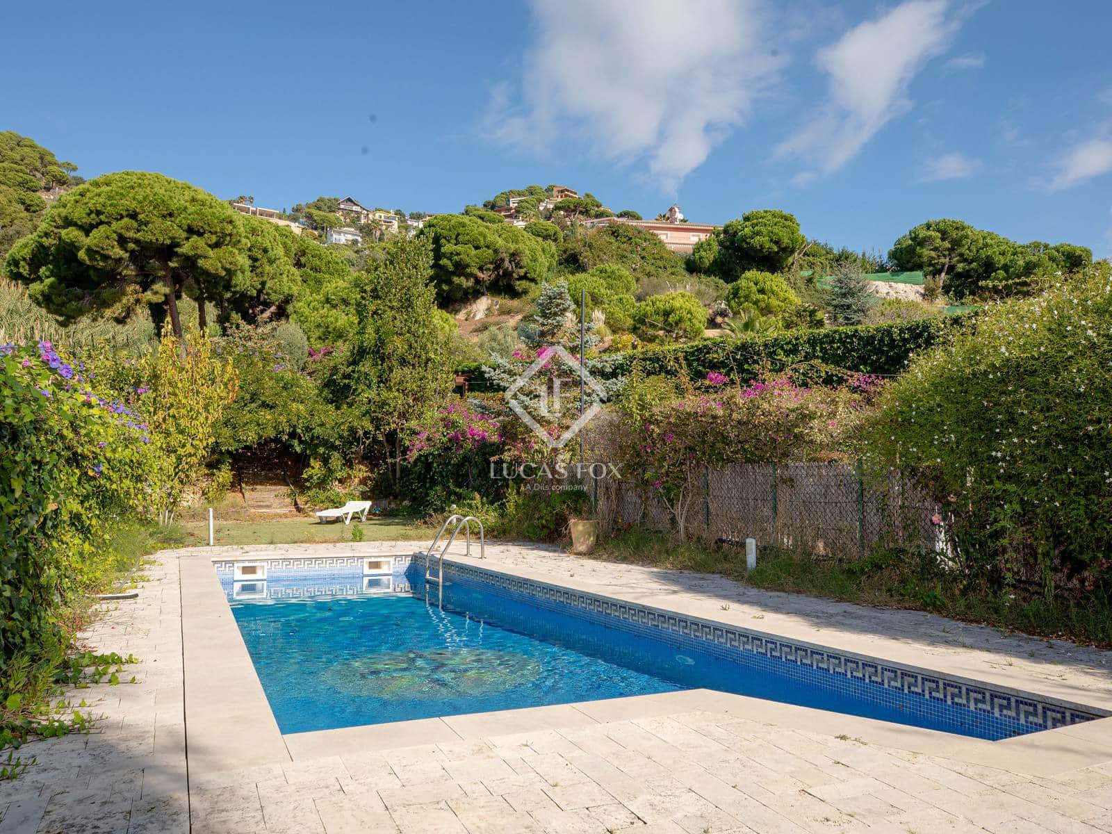 3 slaapkamer Villa te koop in Lloret de Mar met zwembad garage - € 650.000 (Ref: 9371353)