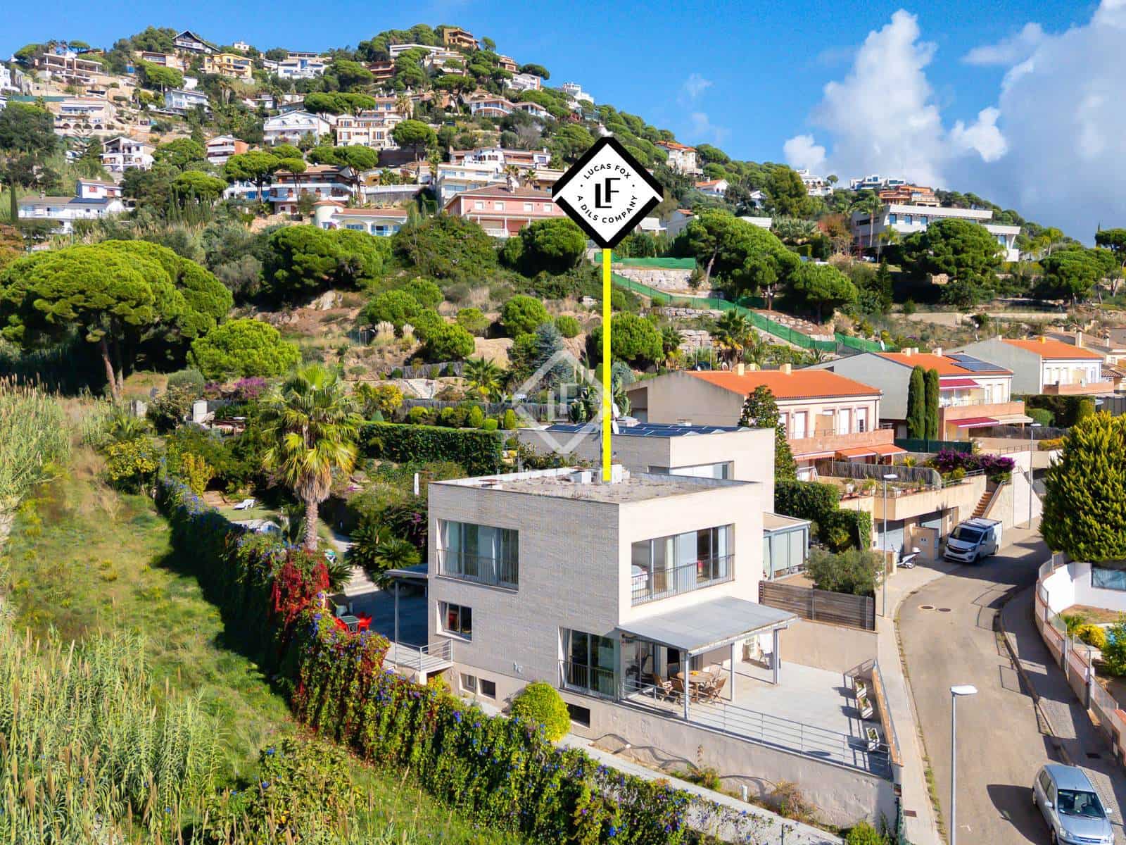 3 slaapkamer Villa te koop in Lloret de Mar met zwembad garage - € 650.000 (Ref: 9371353)