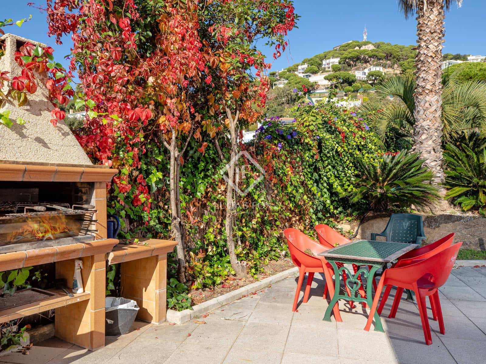 3 slaapkamer Villa te koop in Lloret de Mar met zwembad garage - € 650.000 (Ref: 9371353)