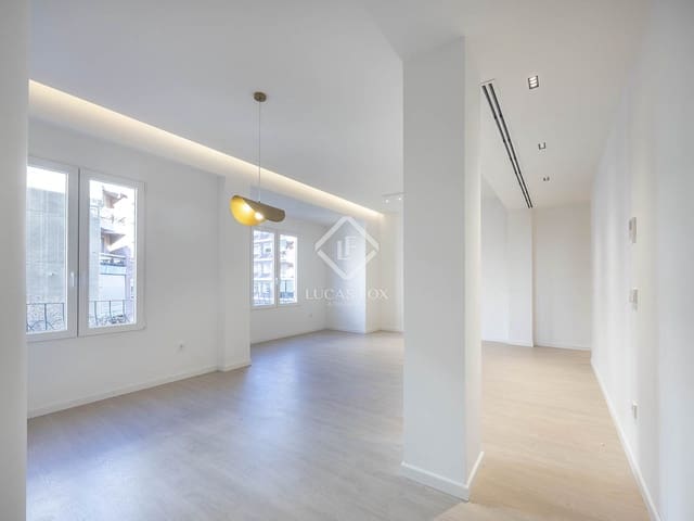 2 sypialnia Apartament do wynajęcia w Miasto Walencja - 2 200 € (Ref: 9372087)