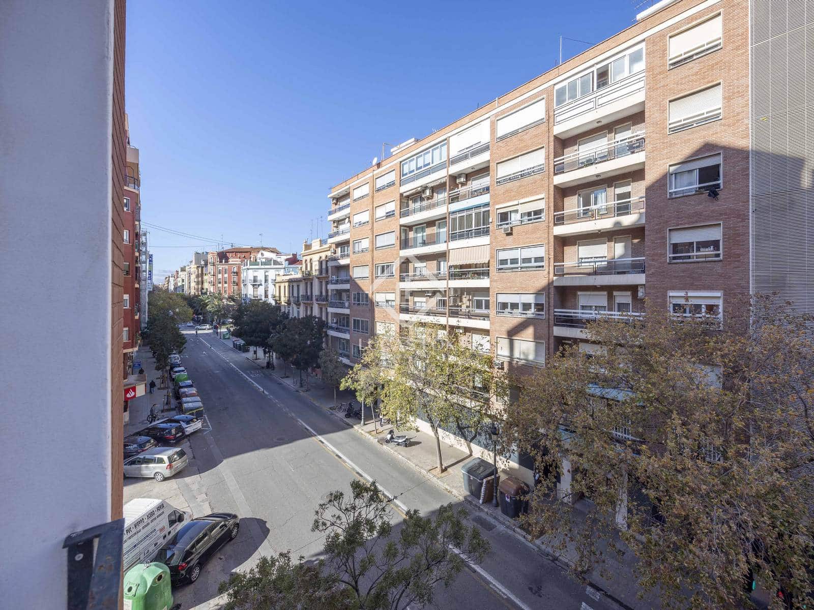 2 sypialnia Apartament do wynajęcia w Miasto Walencja - 2 200 € (Ref: 9372087)