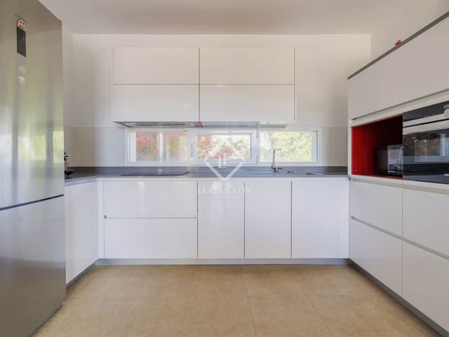 5 slaapkamer Villa te koop in Boadilla del Monte met zwembad garage - € 1.150.000 (Ref: 9372251)