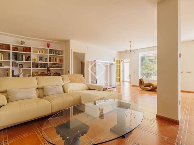 5 slaapkamer Villa te koop in Boadilla del Monte met zwembad garage - € 1.150.000 (Ref: 9372251)