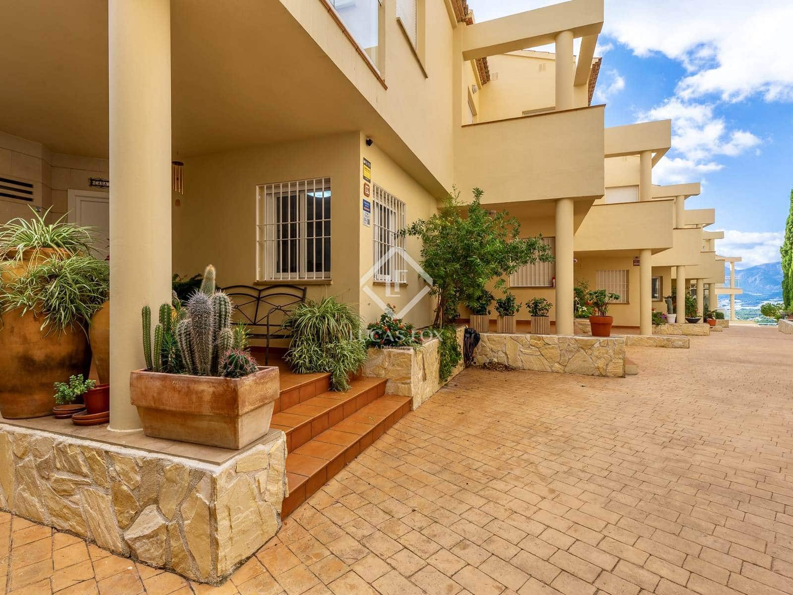 3 bedroom Villa for sale in Altea with pool garage - € 649,000 (Ref: 9374247)