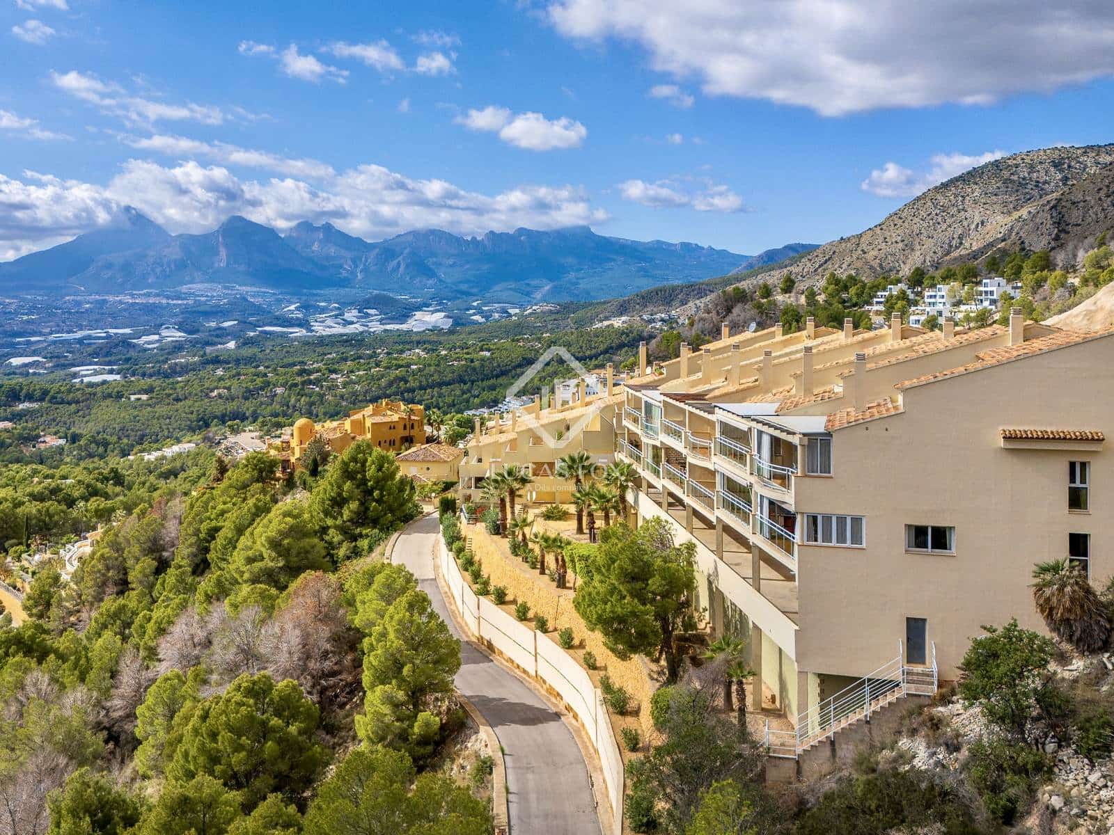 3 bedroom Villa for sale in Altea with pool garage - € 649,000 (Ref: 9374247)